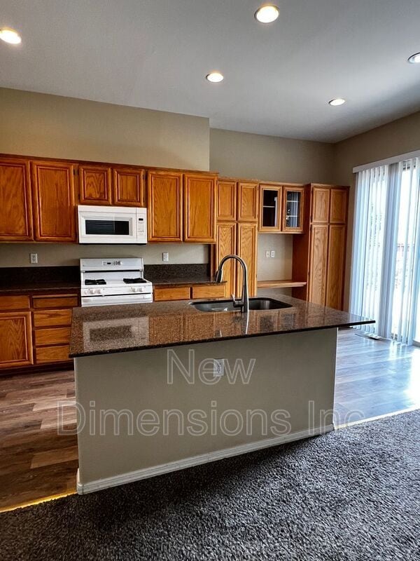Building Photo - 1675 Brentford Way
