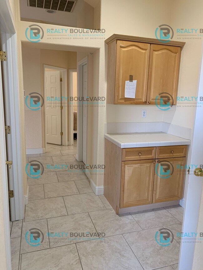 Building Photo - Beautiful 3 Bedroom, 2Bath, 3 Car Garage home in South Reno With Large Back Yard and Hot Tub!