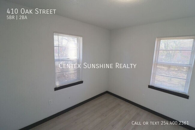 Building Photo - 410 Oak St