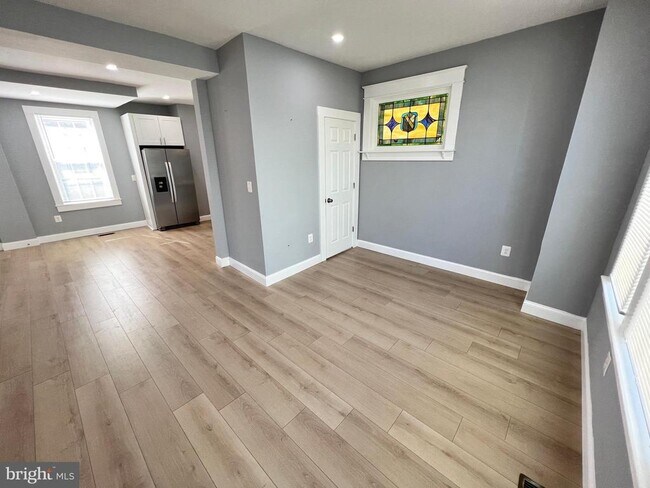 Building Photo - 3119 Harview Ave