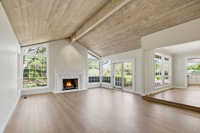 Building Photo - Stunning 3,488 Sq. Ft. Home with Pool & 3-...