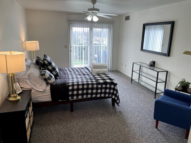 Building Photo - 1335 Summit Ave