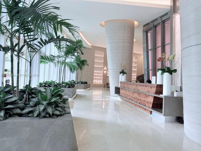 Building Photo - 18201 Collins Ave