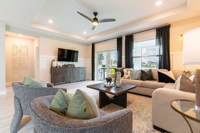 Building Photo - A Luxuriously Furnished 3-Bed, 2-Bath Mode...