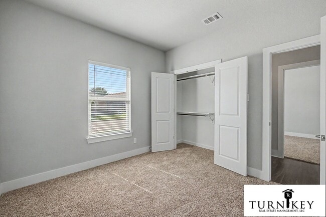 Building Photo - 221 Stewart Bend Ct