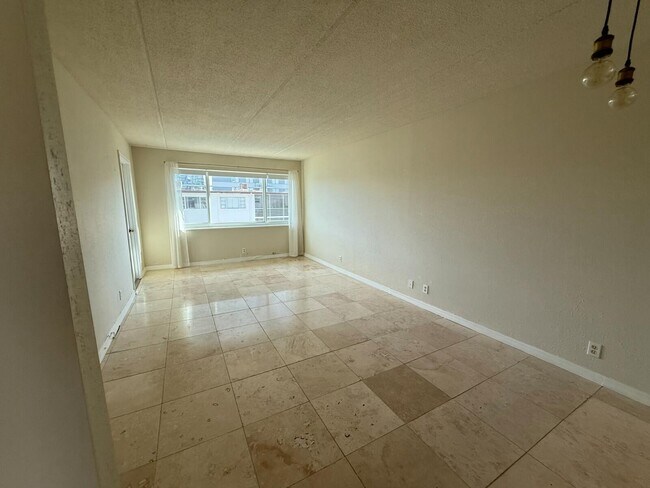 Building Photo - 4500 N Flagler Dr