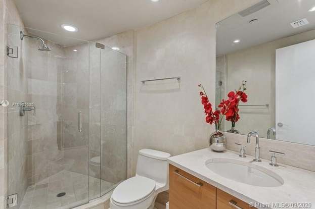 Building Photo - 17001 Collins Ave