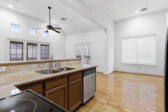 Building Photo - 1303 Sherwood Point Ln