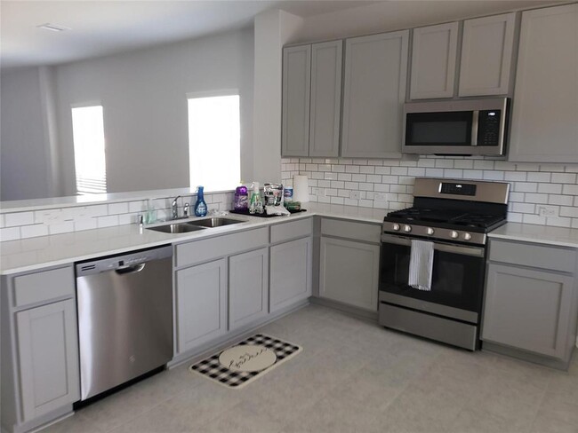 Building Photo - 411 Barren Oak Ln