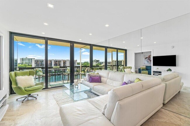 Building Photo - 2707 N Ocean Blvd