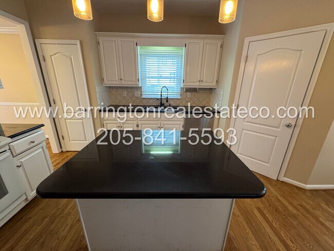 Building Photo - Hoover