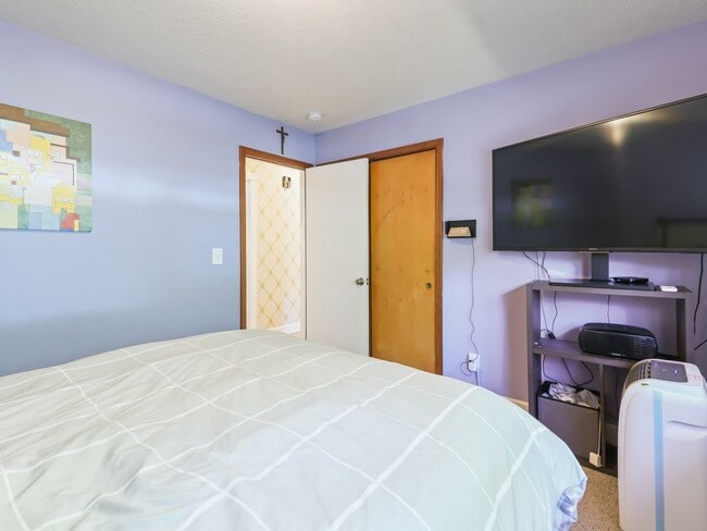 Building Photo - 5530 SW Logan Ct