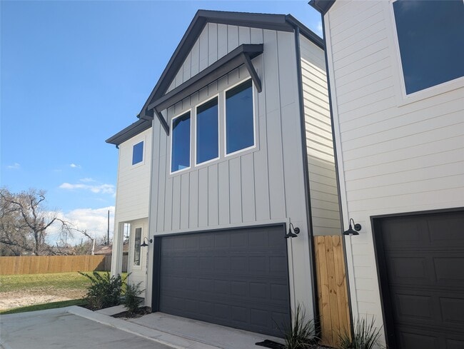 Building Photo - 8316 Curry Rd