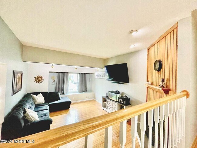 Building Photo - 562 Clubhouse Dr