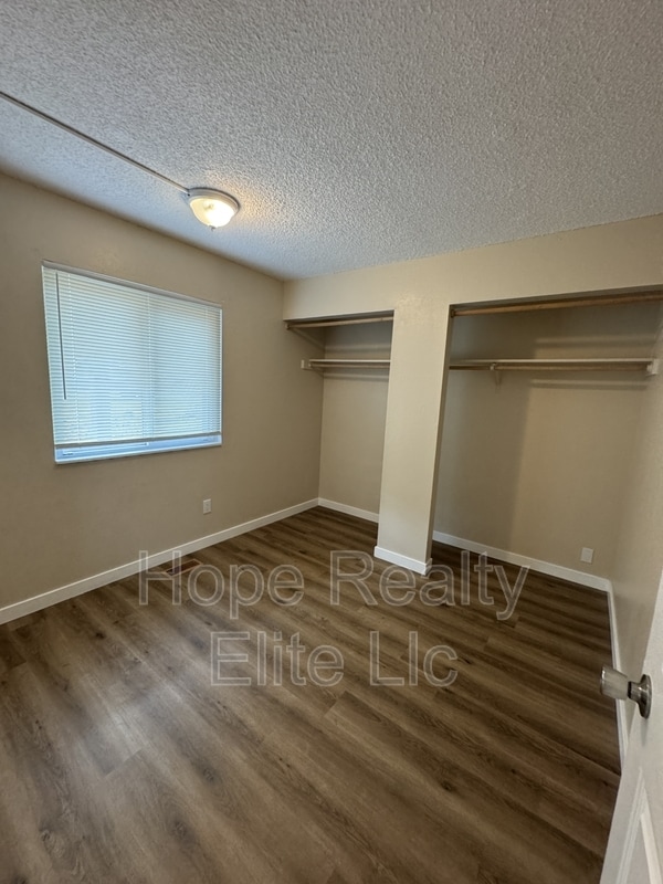 Building Photo - 1225 N Chestnut St