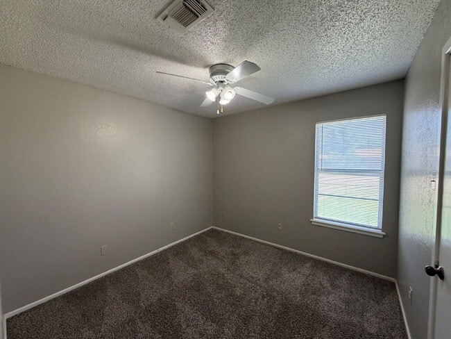 Building Photo - House Located On Cul-De-Sac & Minutes From Several Take Out Spots & W. Loop 289!