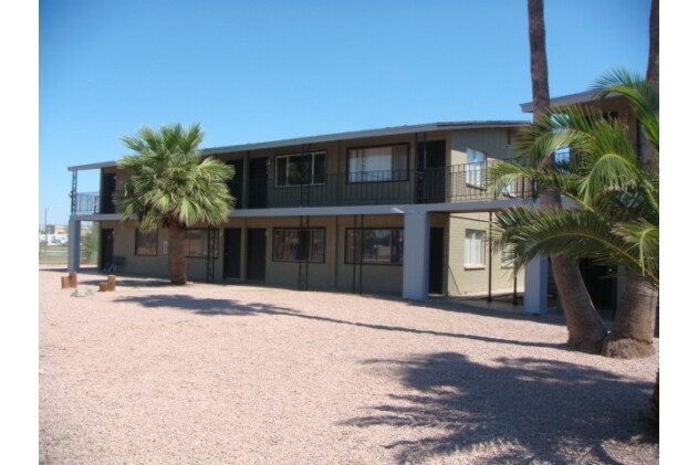 Building Photo - Silver Palms