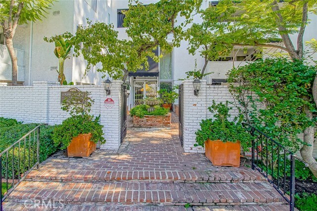 Primary Photo - 4950 Louise Ave