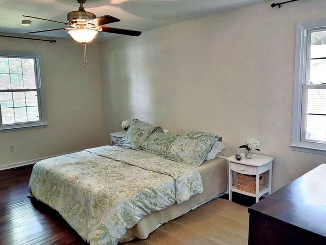 Building Photo - Stunning 3 Bedroom, 2.5 Bath Home in Short...