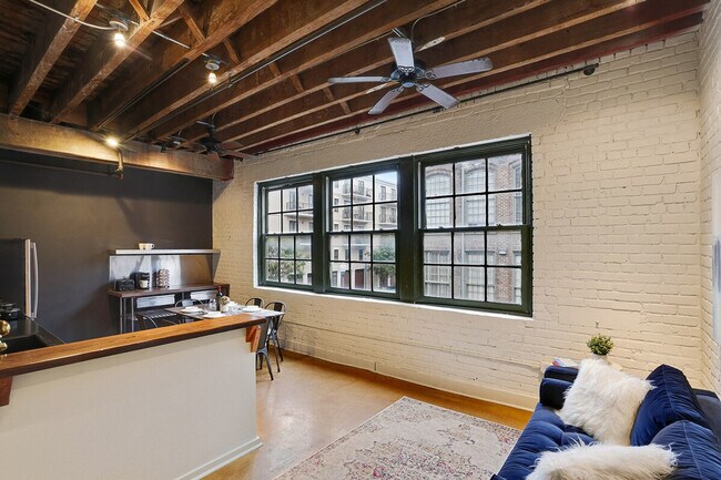 Building Photo - 1041 Constance St