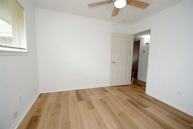 Building Photo - 2135 Bunzel St