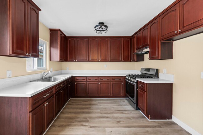 Primary Photo - 4317 W 120th St