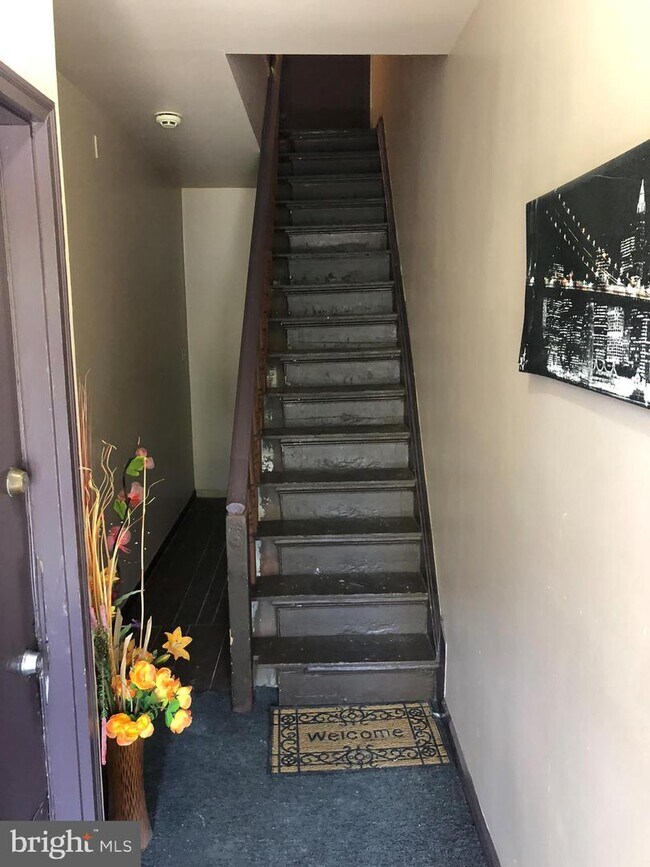 Building Photo - 2029 E Stella St