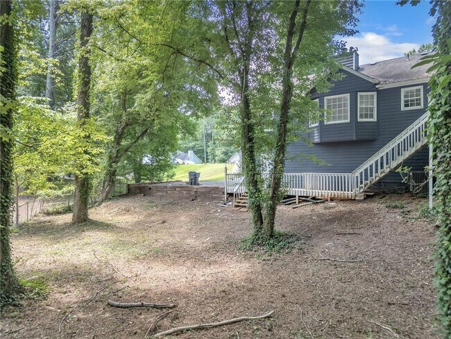 Building Photo - 608 Wood Ridge Dr
