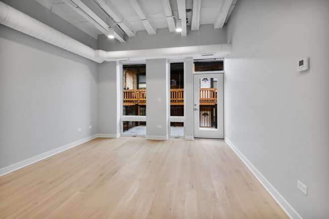 Building Photo - 4637 N Ashland Ave