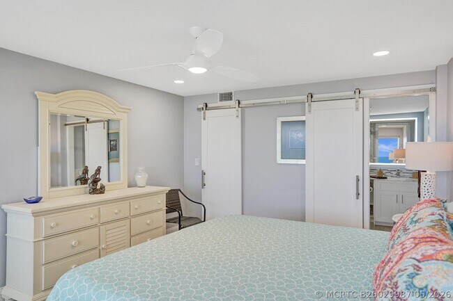 Building Photo - 1021 Hillsboro Mile