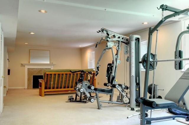 Building Photo - 371 Delmont Dr NE