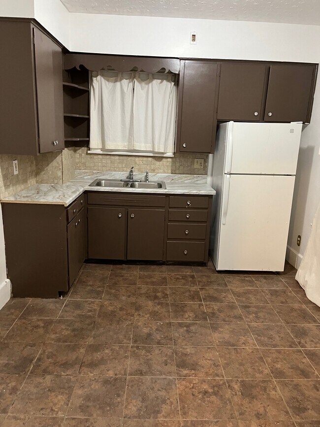 Building Photo - 518 W Earle Ave