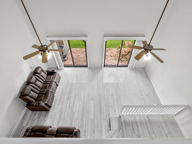 Building Photo - 4182 S Pine Island Rd