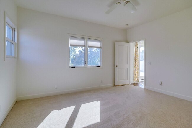 Building Photo - Beautiful 4 Bed/4 Bath Family Home w/pool - Upcoming and available at the end of April!