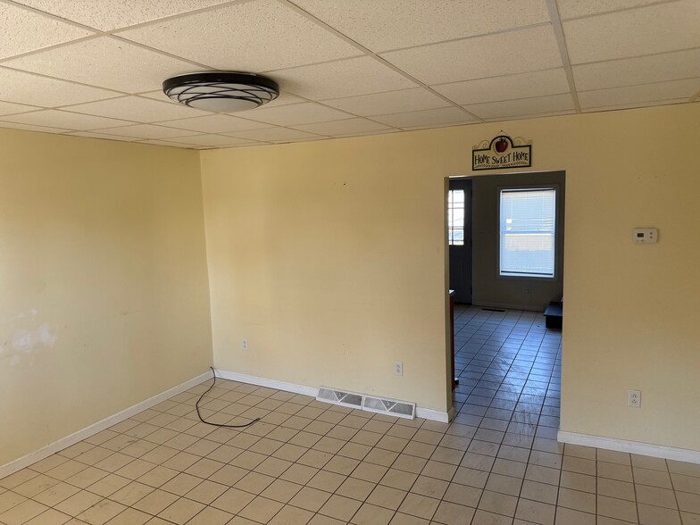 Building Photo - 413 N 6th Ave