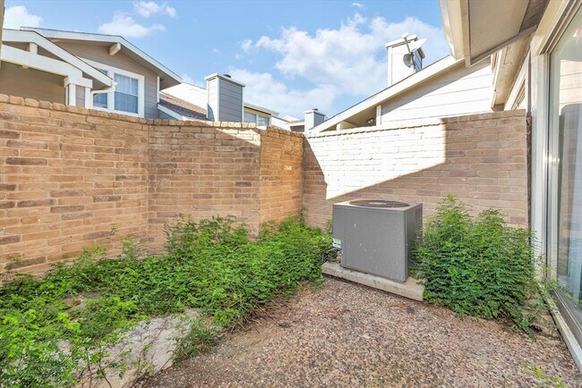 Building Photo - Peacock Hills Home