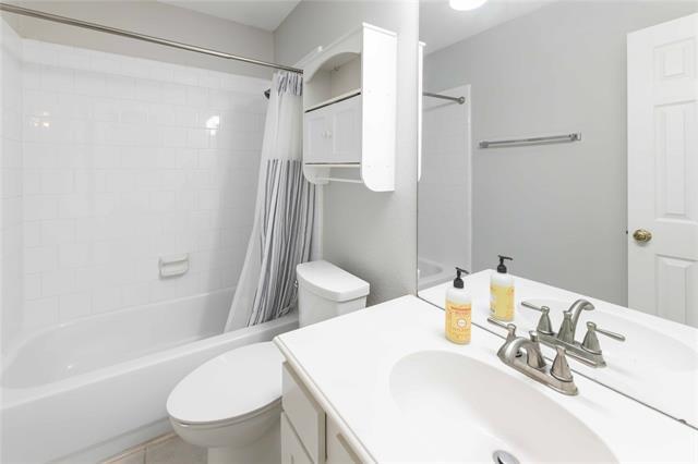 Building Photo - 2405 Pinehurst Ct