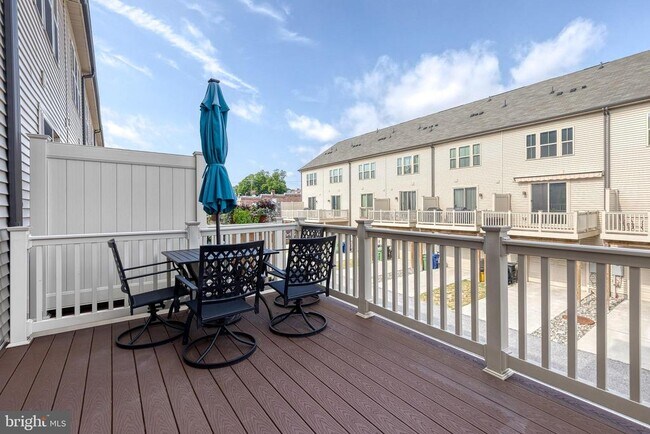 Building Photo - 228 S Newkirk St