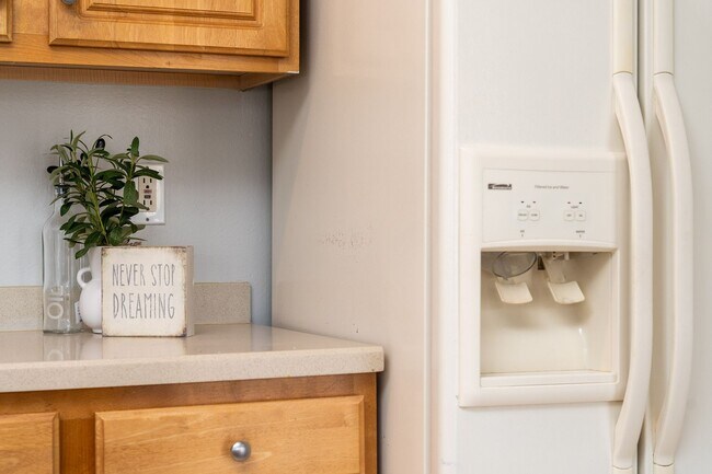 Building Photo - Beautiful 1 Bed 1 Bath with 1 car garage c...