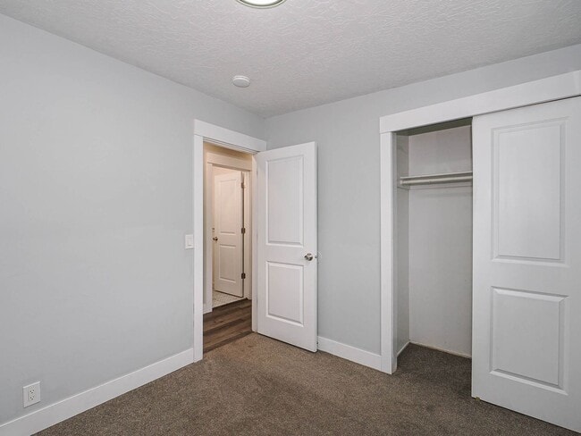 Building Photo - 5 Bedroom, 2.5 Bathrooms Home