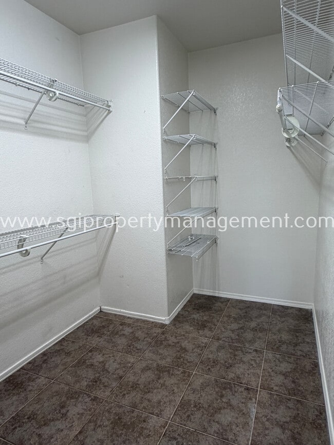 Building Photo - 1541 W St Kateri Dr