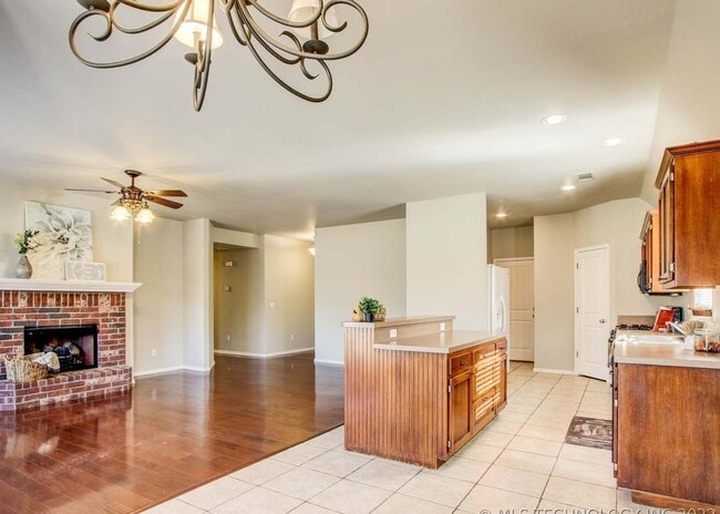 Building Photo - 12414 S Cedar Ave