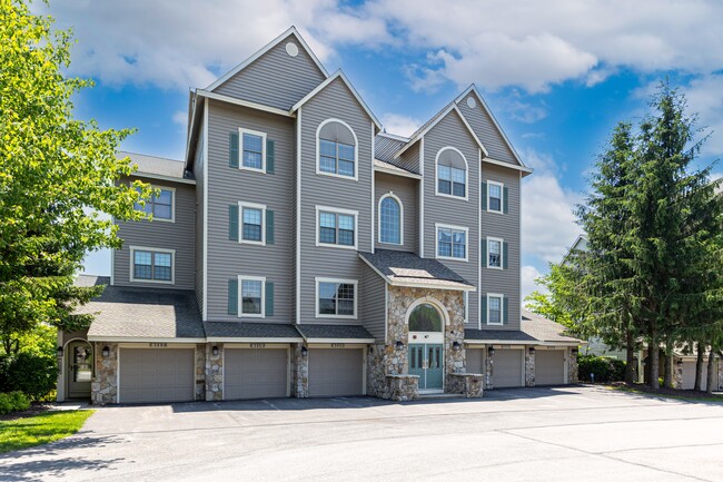 Building Photo - 8120 Stonegate Dr