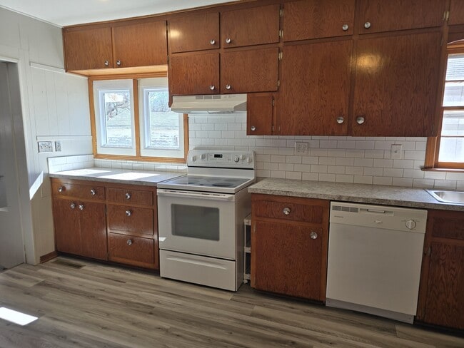 Building Photo - 526 Martinson N