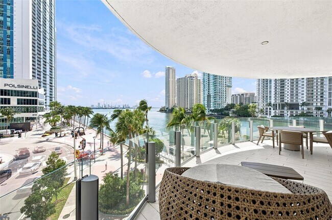 Building Photo - 300 Biscayne Blvd Way