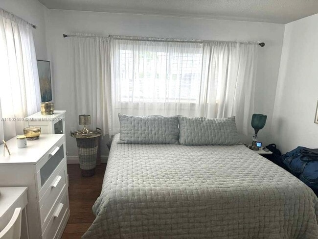 Building Photo - 1650 N Riverside Dr