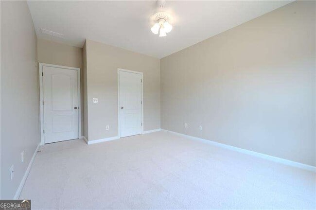 Building Photo - 17 Village Glen