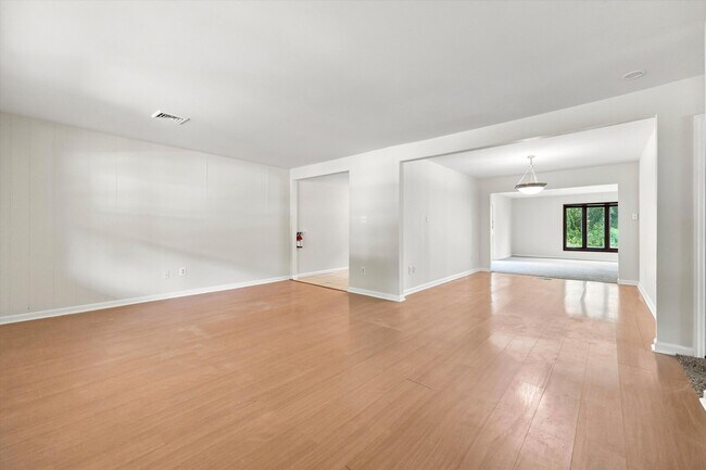 Building Photo - 27 Glover Ln