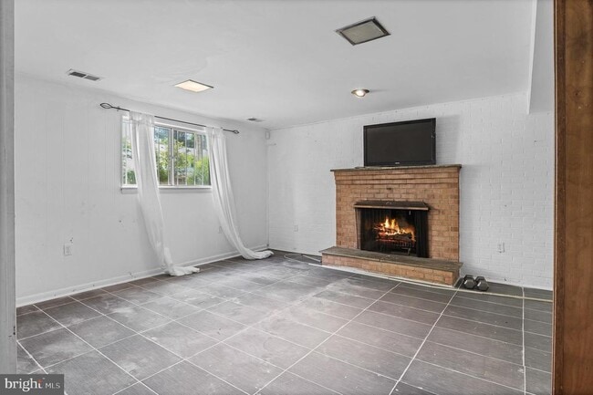 Building Photo - 6311 Barrs Ln