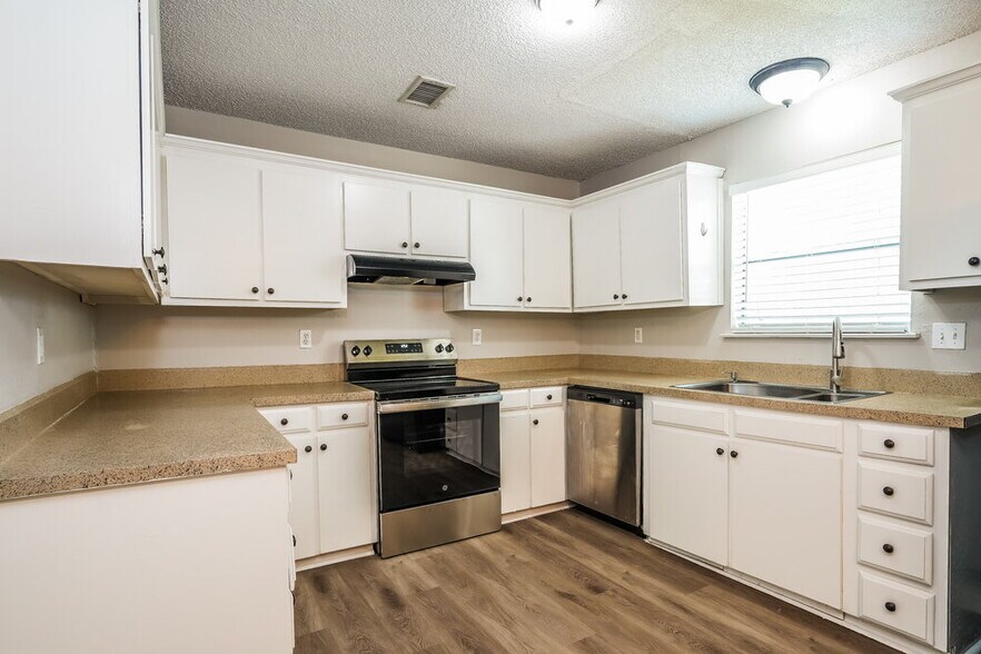 Building Photo - 505 Plainview Dr
